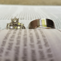 婚約指輪のサイズの測り方